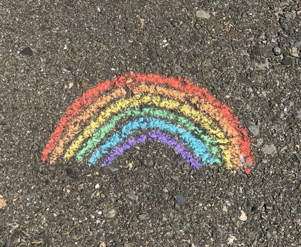 Bandiera arcobaleno LGBTQ+ a Milano